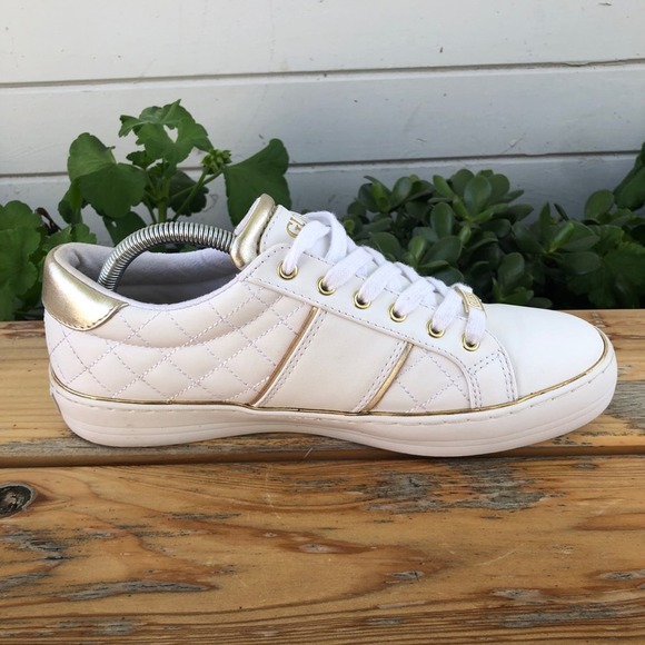 Guess Women's Gilda Atheltic Sneakers size 10 M WGMYSIDE-M White Casual Low Top - Picture 5 of 10